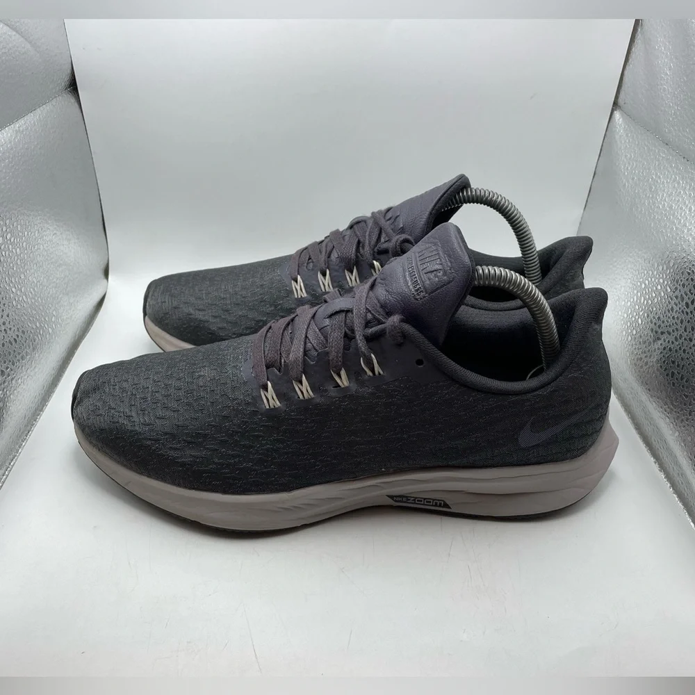 Nike Zoom Pegasus 35 womens gray sneakers size 9